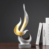 Flammenskulptur in silber mit goldenen Akzenten