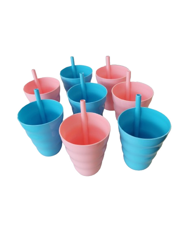 Lustige Trinkbecher mit Strohhalm in Blau / Rosa