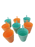 Lustige Trinkbecher mit Strohhalm in Grün / Orange