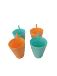 Lustige Trinkbecher mit Strohhalm in Grün / Orange