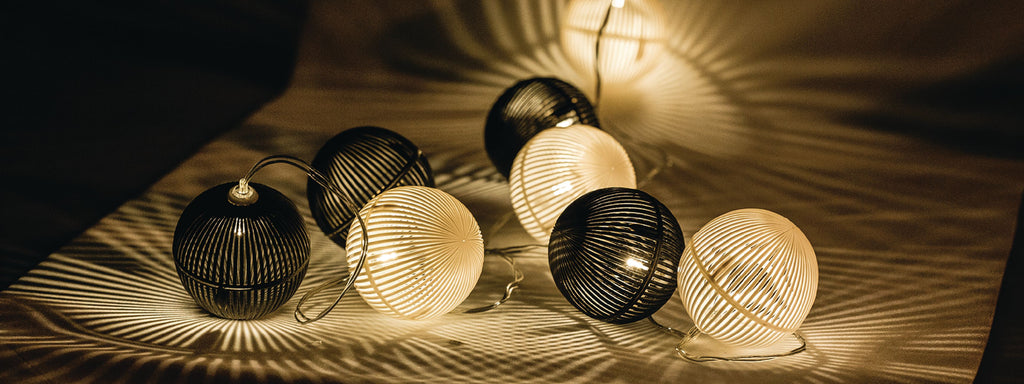 Lichterkette Ball Schwarz-Weiß 10 LED 2.1 m – Homeflixx